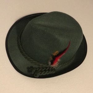 German Hat Green lederhosen costume hat with feathers BRAND NEW